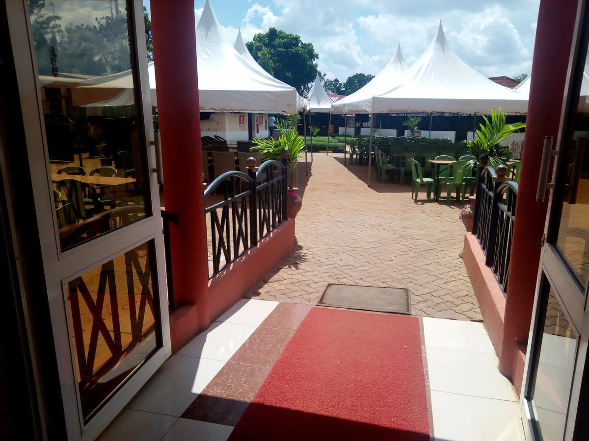 Savannah Paradise Hotel Makindu Екстериор снимка